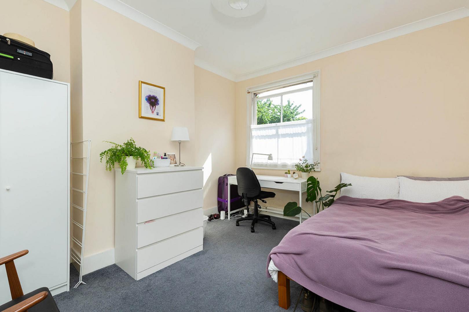 whole house with 2 receptions and 6 large bedrooms  Burgoyne Road, Harringay - Hornsey 